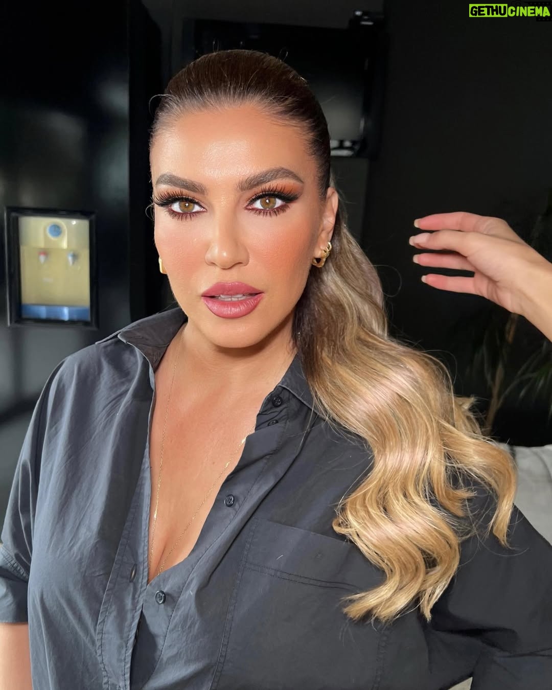 Leonora Jakupi - 32.7K Likes - 
