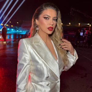 Leonora Jakupi Instagram - Te dashurit e mij, mbrem ma keni mbushe zemren plot me dashni♥️ ju falenderoj te gjitheve per cdo mesazh e telefonate dhe ju them se ju dua pa fund! Falenderoj shume @topchannelalbania qe me dha mundesin qe permes kenges time te jem ne shtepite e zemrat e cdo shqipetari! Dhe mos harroni se vetem duke qene bashk Shqiperi e Kosove do te jemi me te forte🇦🇱🇽🇰