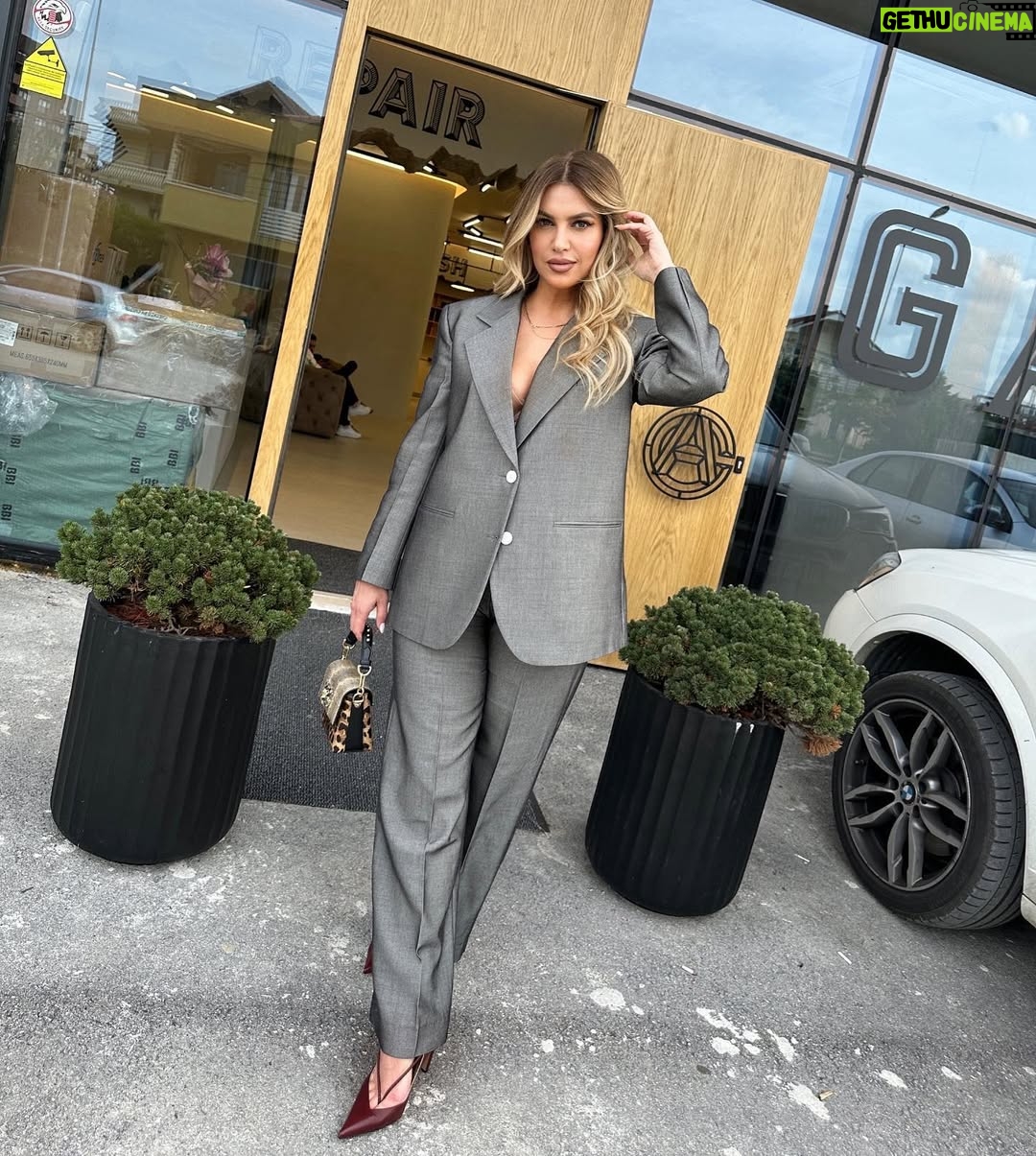 Leonora Jakupi - 6.7K Likes - 