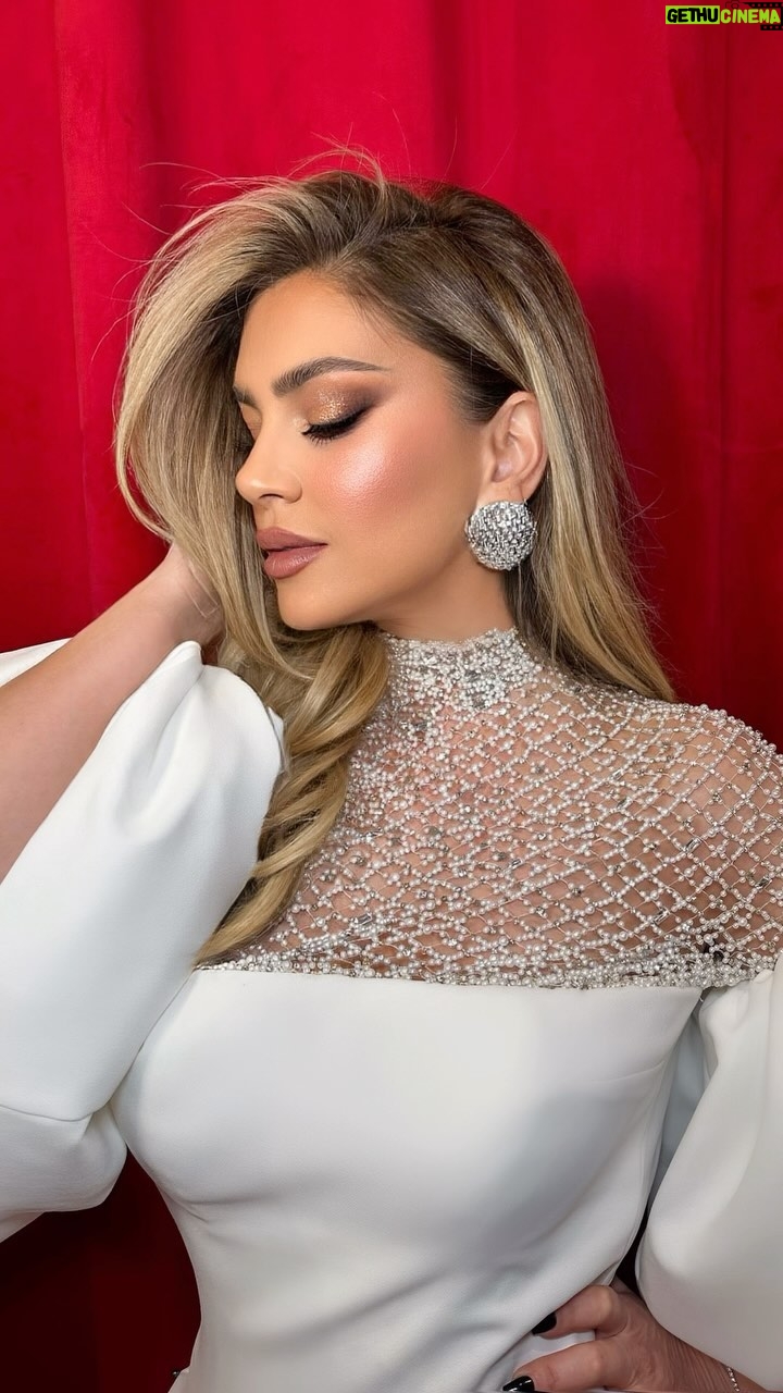 Leonora Jakupi - 13.2K Likes - Shades on shades for the beauty😍