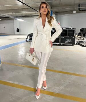 Leonora Jakupi Instagram - …e bardha eshte ngjyra ime!