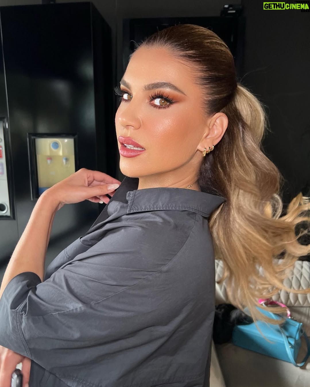 Leonora Jakupi - 32.7K Likes - 