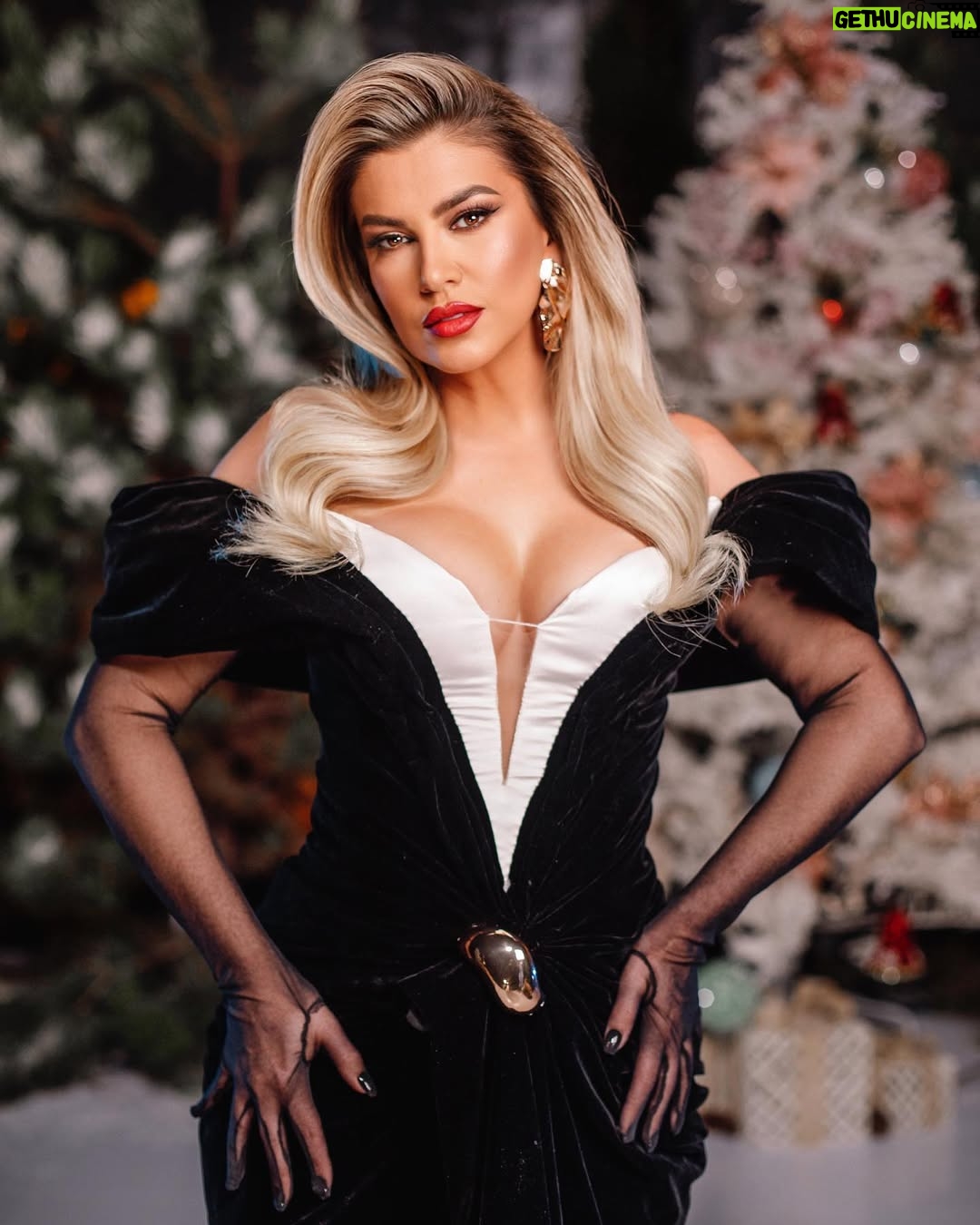 Leonora Jakupi - 8.2K Likes - 💝