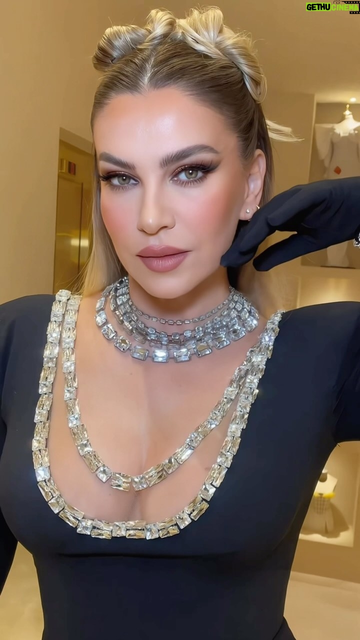 Leonora Jakupi - 20.1K Likes - What a look🤭