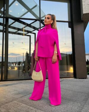 Leonora Jakupi Instagram - … e kisha pas harru kete foto 😀