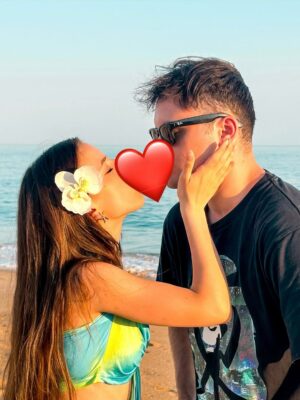 Lévanah Solomon Instagram - Souvenir du Portugal 🇵🇹
Je viens de poster un vlog sur ma chaîne (Lévanah SOLOMON’s Family) qui résume notre semaine de vacances, j’espère que la vidéo vous plaira ✨

Bonnes vacaaances et surtout abonnez-vous à neo.off sur snap !! (non il ne m’a pas forcé à écrire ça 🤣)