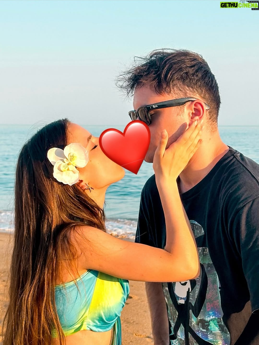 Lévanah Solomon - 37.8K Likes - Souvenir du Portugal 🇵🇹
Je viens de poster un vlog sur ma chaîne (Lévanah SOLOMON’s Family) qui résume notre semaine de vacances, j’espère que la vidéo vous plaira ✨

Bonnes vacaaances et surtout abonnez-vous à neo.off sur snap !! (non il ne m’a pas forcé à écrire ça 🤣)