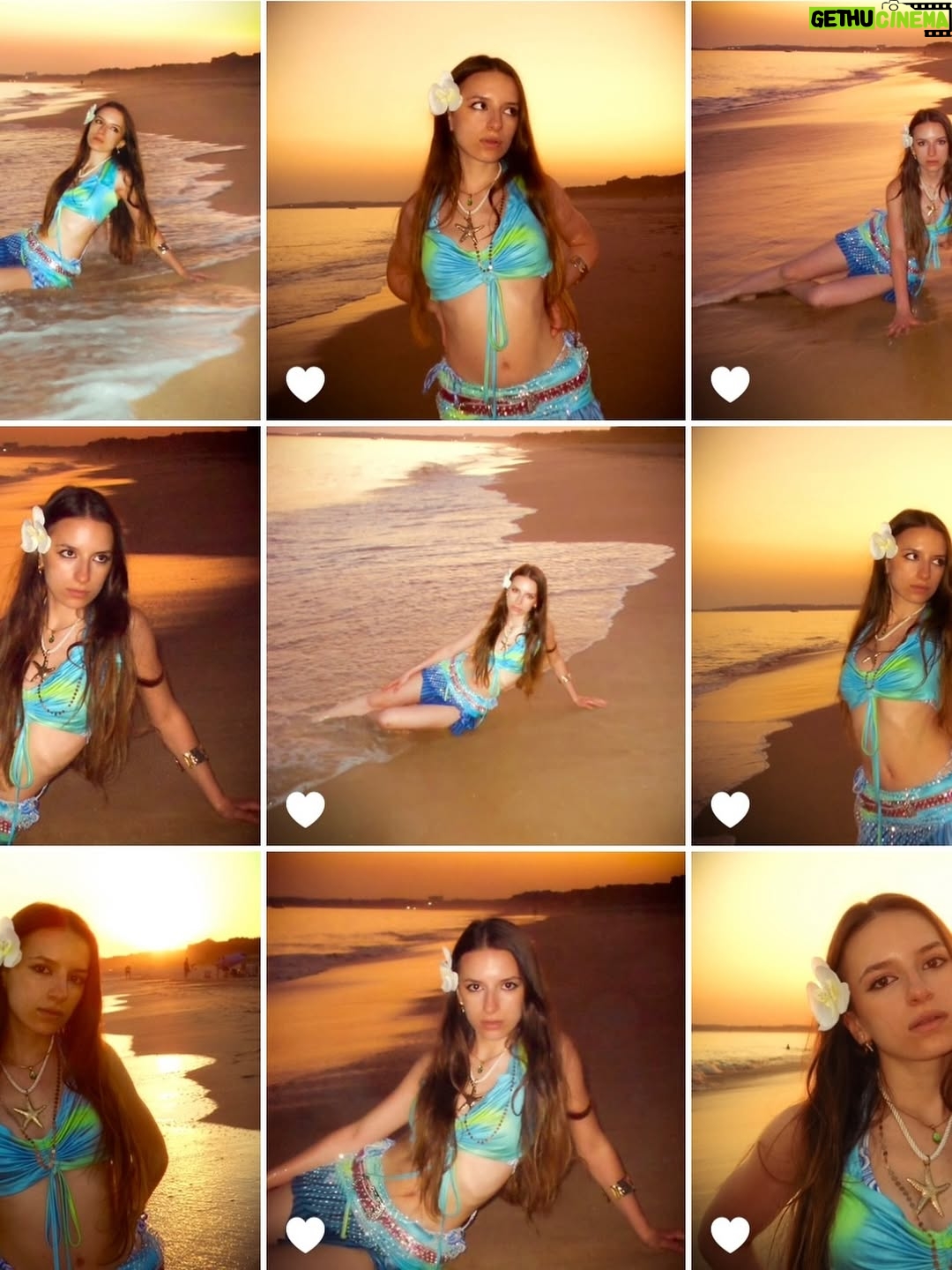 Lévanah Solomon - 17.9K Likes - Bon. Je crois que j’ai jamais fait d’aussi belles photos. Je suis émue carrément.
Tu préfères laquelle ? 🥰

@delowa_ vraiment merci ma vision a pris vie grâce à toi, hâte de voir tes photos !! 💗

#sunset #girl #ootd #outfit #summer #sea #gold #colors #blue #islandgirl #mermaid #aesthetic