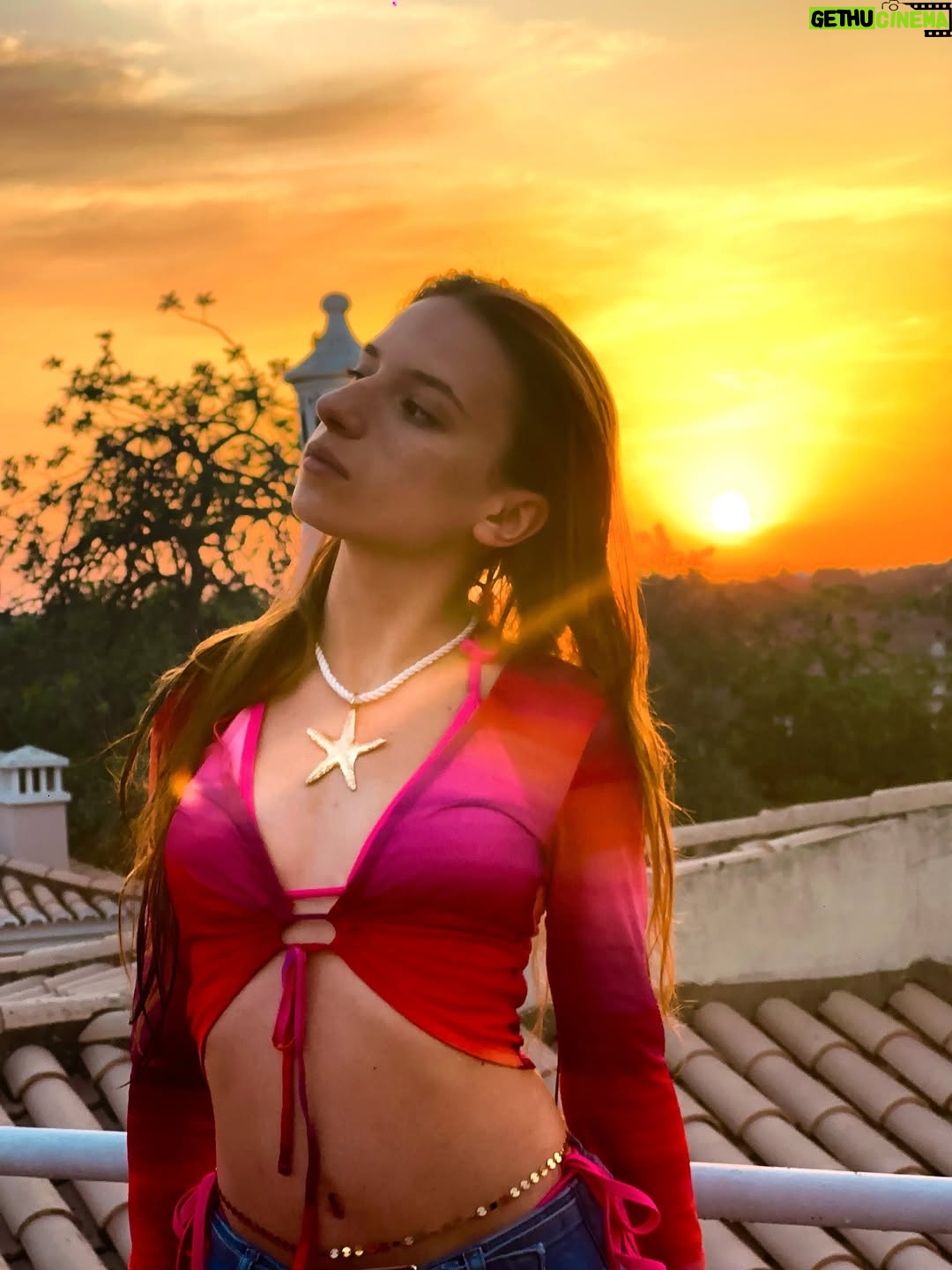 Lévanah Solomon - 9.6K Likes - J’ai ramené mes meilleurs tenues au Portugal, une avalanche de posts arrive là 🤭

📸 : @delowa_