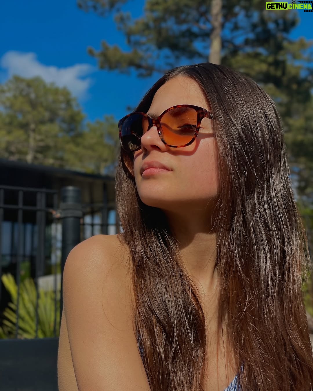Lévanah Solomon - 5.9K Likes - 🎁 SUPER CONCOURS avec @myvvf ✨Publicité
Nous avons eu le plaisir de passer un séjour sur la Presqu’île du Bonheur, comme aime l’appeler David, le directeur du @vvf_legecapferret. 🏝️

Un grand merci à toute la team pour l’accueil tellement chaleureux. ✨

Le dépaysement a été total et quels paysages nous avons découverts ! La région est vraiment magnifique.✨

D’ailleurs, nous venons de sortir une vidéo super fun de notre séjour sur notre chaîne YouTube. Tu l’as vue ? ✨

Comme promis, nous sommes heureux de partager avec toi un super concours.💛

🎁Tente de remporter un super séjour de 3 jours et 2 nuits en location pour 4-5 personnes (hors prestations restauration et annexes) dans le village de ton choix parmi les destinations VVF (hors sites partenaires et hôtels). 

*Offre Valable 12 mois à partir de l’émission du bon, en fonction des disponibilités au moment de la réservation.

✨Pour participer, c’est très simple :
➡️ Like et enregistre ce post ! 👍
➡️ Suis les comptes @myvvf, @karinesolomon et @levanah_off 
➡️ Taggue des ami.e.s en commentaire qui aimerait profiter de ce super séjour🏝️et dis-nous qui a remporté l’épreuve du basket 🏀 dans notre dernière vidéo YouTube ?
➡️ Participe autant que tu veux dans les commentaires et partage en story en nous mentionnant pour plus de chances de gagner.🍀

🎲 À toi de jouer !🤞🏻

✨Le gagnant sera désigné dans une semaine. 🙌

⛱️ Pour tes futures vacances, avec le code SOL10 profite de 10% de réduction cumulable (hors avantages), pour tous séjours à partir de 2 nuits, toutes les destinations (sauf camping et partenaires), jusqu’au 15 juin 2025 (pour un séjour jusqu’au 2 novembre 2025) sur https://www.vvf.fr/

#concours #travel #family #vvf #CapFerret #ConcoursInstagram #JeuConcours #Vacances2025 #Voyage #TravelGram #SummerVibes #ExploreFrance #OceanLife #BonPlanVoyage #CôteAtlantique #SunsetLovers #PhotoContest #InstaTravel #karinesolomon