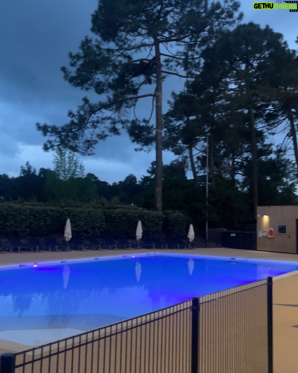 Lévanah Solomon - 5.9K Likes - 🎁 SUPER CONCOURS avec @myvvf ✨Publicité
Nous avons eu le plaisir de passer un séjour sur la Presqu’île du Bonheur, comme aime l’appeler David, le directeur du @vvf_legecapferret. 🏝️

Un grand merci à toute la team pour l’accueil tellement chaleureux. ✨

Le dépaysement a été total et quels paysages nous avons découverts ! La région est vraiment magnifique.✨

D’ailleurs, nous venons de sortir une vidéo super fun de notre séjour sur notre chaîne YouTube. Tu l’as vue ? ✨

Comme promis, nous sommes heureux de partager avec toi un super concours.💛

🎁Tente de remporter un super séjour de 3 jours et 2 nuits en location pour 4-5 personnes (hors prestations restauration et annexes) dans le village de ton choix parmi les destinations VVF (hors sites partenaires et hôtels). 

*Offre Valable 12 mois à partir de l’émission du bon, en fonction des disponibilités au moment de la réservation.

✨Pour participer, c’est très simple :
➡️ Like et enregistre ce post ! 👍
➡️ Suis les comptes @myvvf, @karinesolomon et @levanah_off 
➡️ Taggue des ami.e.s en commentaire qui aimerait profiter de ce super séjour🏝️et dis-nous qui a remporté l’épreuve du basket 🏀 dans notre dernière vidéo YouTube ?
➡️ Participe autant que tu veux dans les commentaires et partage en story en nous mentionnant pour plus de chances de gagner.🍀

🎲 À toi de jouer !🤞🏻

✨Le gagnant sera désigné dans une semaine. 🙌

⛱️ Pour tes futures vacances, avec le code SOL10 profite de 10% de réduction cumulable (hors avantages), pour tous séjours à partir de 2 nuits, toutes les destinations (sauf camping et partenaires), jusqu’au 15 juin 2025 (pour un séjour jusqu’au 2 novembre 2025) sur https://www.vvf.fr/

#concours #travel #family #vvf #CapFerret #ConcoursInstagram #JeuConcours #Vacances2025 #Voyage #TravelGram #SummerVibes #ExploreFrance #OceanLife #BonPlanVoyage #CôteAtlantique #SunsetLovers #PhotoContest #InstaTravel #karinesolomon