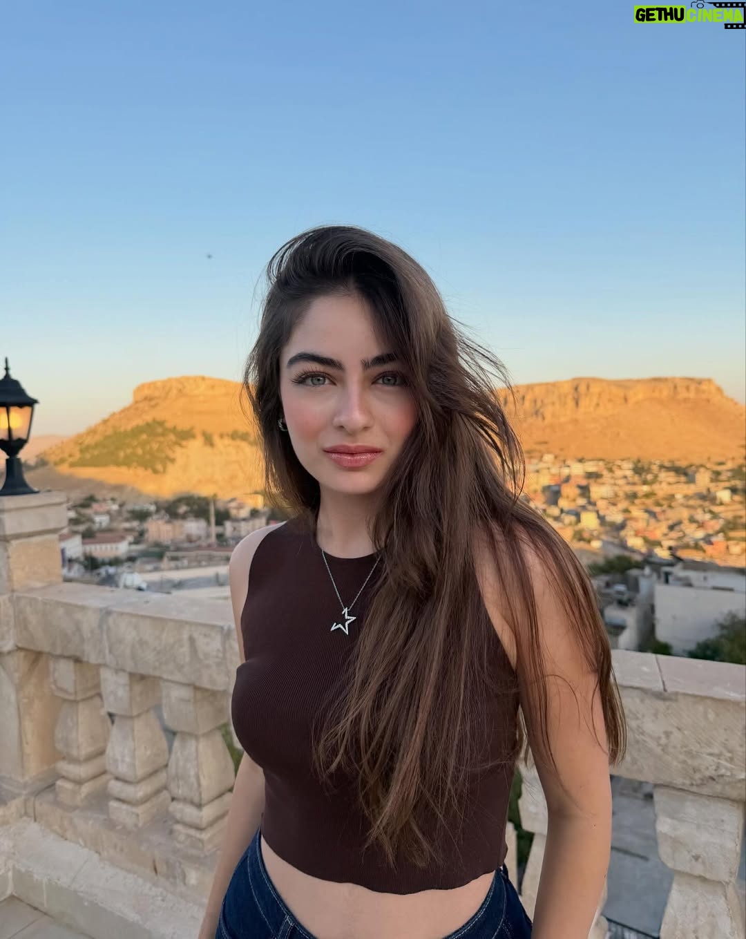 Leya Kırşan - 245.7K Likes - 