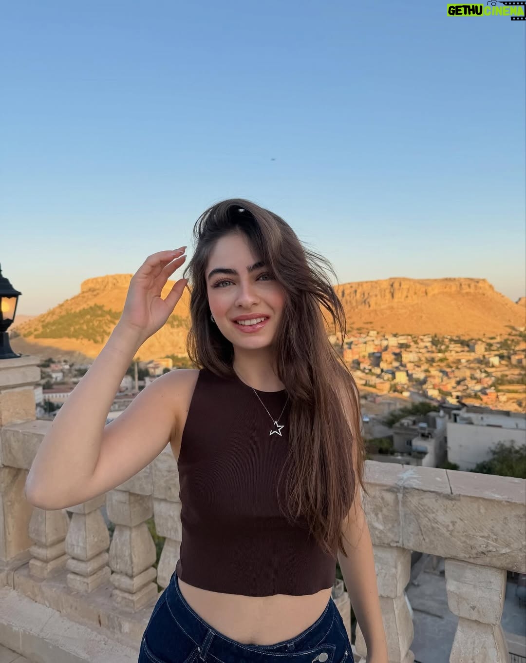 Leya Kırşan - 245.7K Likes - 