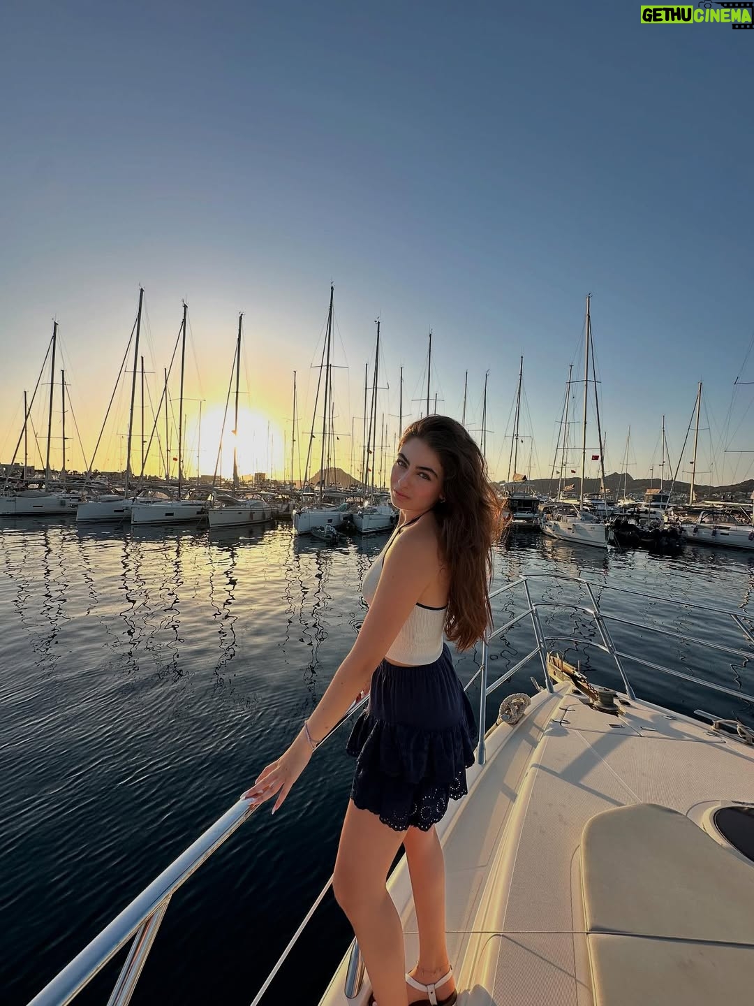 Leya Kırşan - 259.8K Likes - 🌊🧜🏼‍♀️