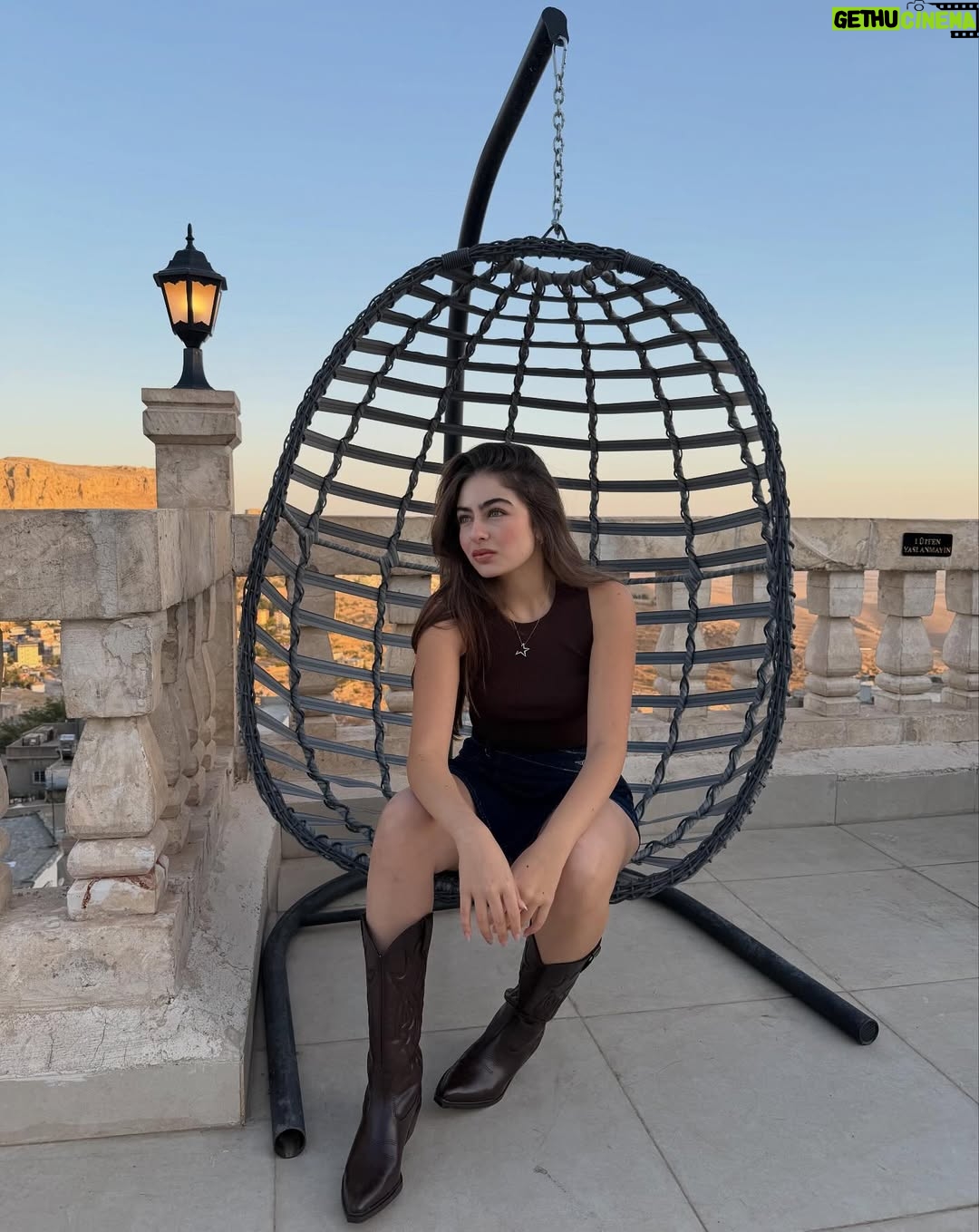 Leya Kırşan - 245.7K Likes - 