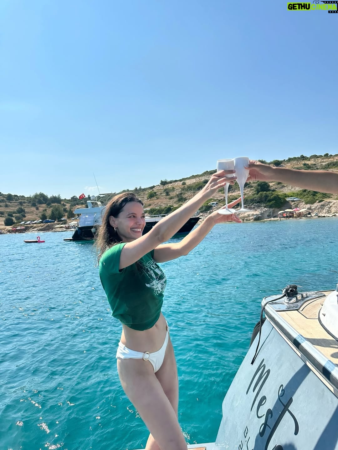 Leyla Tanlar - 96K Likes - 
