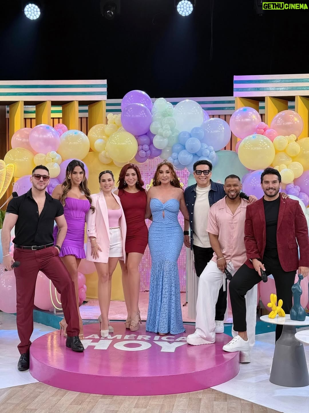 Leysi Suárez - 1.7K Likes - Feliz de seguir avanzando con mi familia de @americahoytv ,un año más juntos,gracias por la confianza y por abrirnos las puertas de su casa todos los días 💕