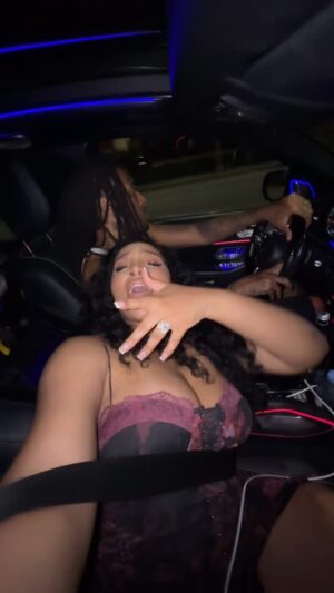 LightSkinKeisha Instagram - Drunk wit yo man be likeeeeeβ¦β¦. ππππ