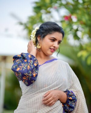 Lijomol Jose Instagram - 🌼 വിഷു ആശംസകൾ 🌼 
🌾இனிய தமிழ் புத்தாண்டு நல்வாழ்த்துக்கள் 🌾

Photography: @rajesh_nair_ijk 
Styling: @caffeinated_stylist 
Saree Draping: @_joe_elizabeth_