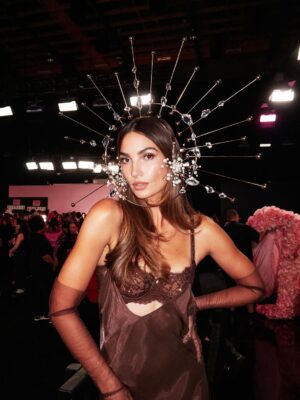Lily Aldridge Instagram - Backstage Moments @victoriassecret with my ❤️ @candiceswanepoel @doutzen 🪽💕
📸 @jeromeduran