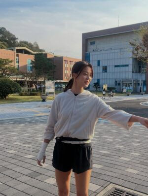 Lim Se-mi Instagram - 오늘도 트라이 하는데 🫶🏿