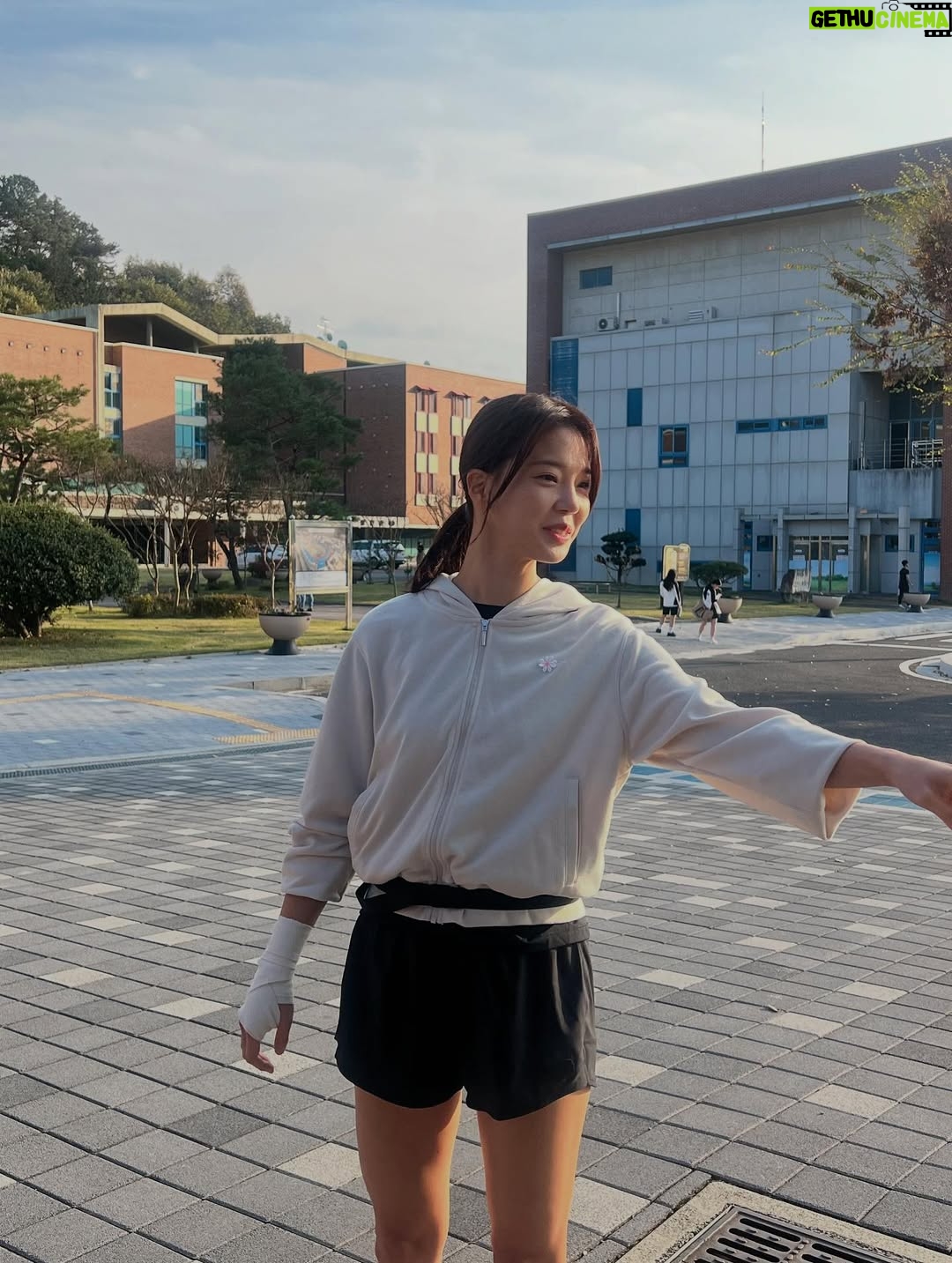 Lim Se-mi - 226.1K Likes - 오늘도 트라이 하는데 🫶🏿