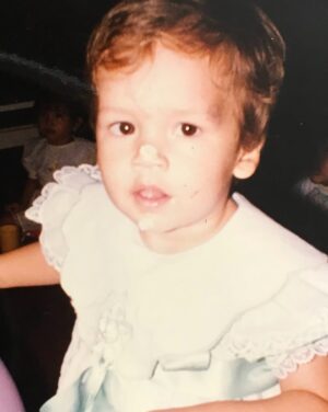 Lina Tejeiro Instagram - Gracias vida por cada Lina que he sido. 
Por la niña que soñaba, la joven que se caía y se levantaba, la mujer que sigue creciendo y aprendiendo.
Gracias por las versiones que ya no soy y que ya no están, pero dejaron en mí lo mejor.
Gracias Dios por mi vida, gracias por mis padres, gracias mis hermanos y amigos; gracias por el amor que recibo de todas las personas que hacen parte de mi vida. 

Hoy abrazo mi historia, mi evolución y mi presente.
Hoy celebro mi vida. ♥️

GRACIAS GRACIAS GRACIAS.