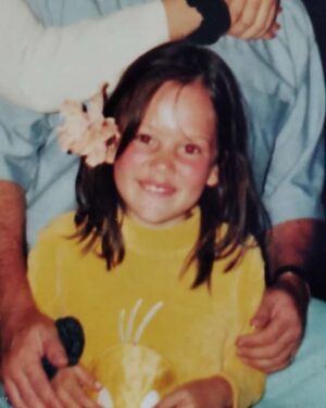 Lina Tejeiro Instagram - Gracias vida por cada Lina que he sido. 
Por la niña que soñaba, la joven que se caía y se levantaba, la mujer que sigue creciendo y aprendiendo.
Gracias por las versiones que ya no soy y que ya no están, pero dejaron en mí lo mejor.
Gracias Dios por mi vida, gracias por mis padres, gracias mis hermanos y amigos; gracias por el amor que recibo de todas las personas que hacen parte de mi vida. 

Hoy abrazo mi historia, mi evolución y mi presente.
Hoy celebro mi vida. ♥️

GRACIAS GRACIAS GRACIAS.