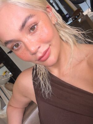 Lina Tejeiro Instagram - Con esta mona llenas el álbum 👩🏼