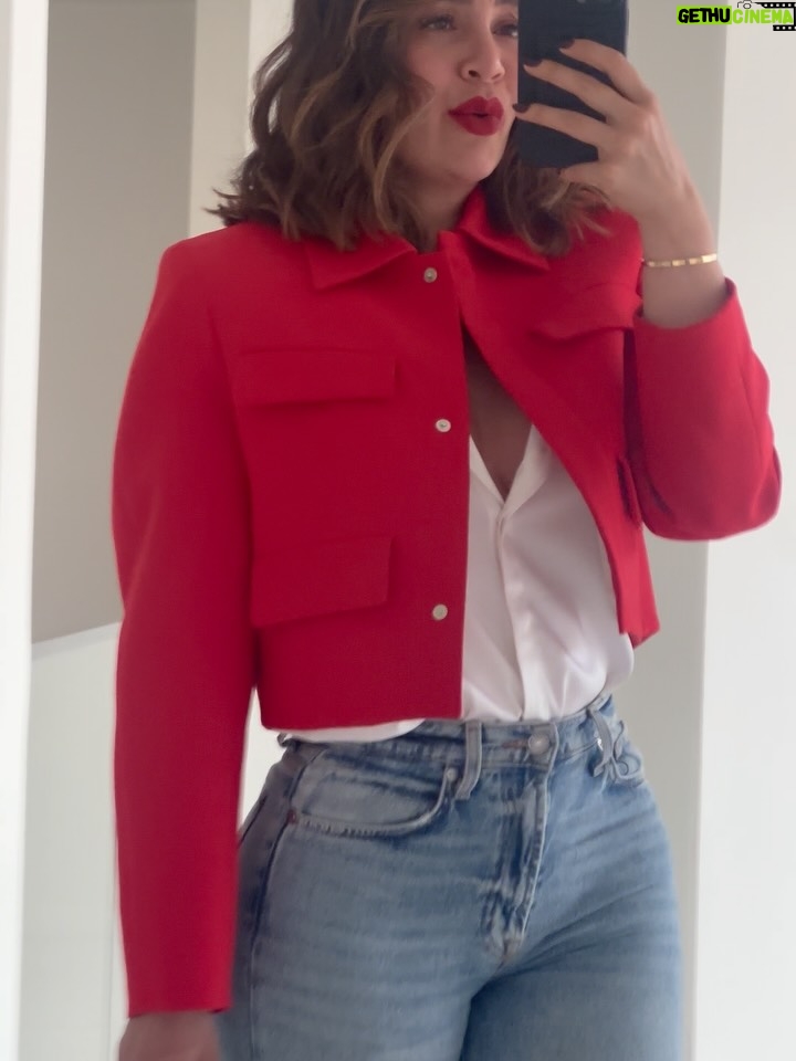 Lina Tejeiro - 318K Likes - @corajebylinatejeiro