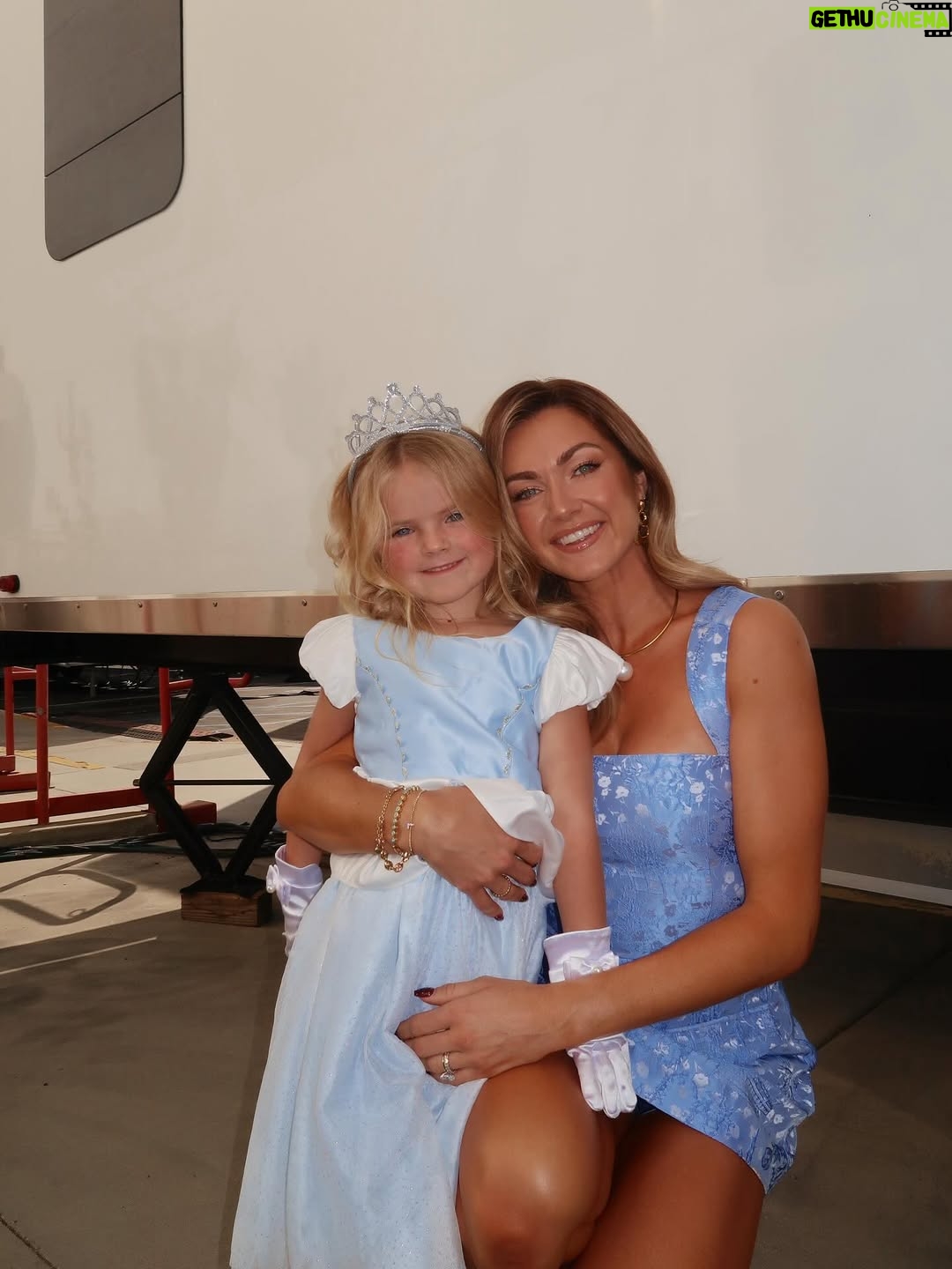 Lindsay Arnold - 207.1K Likes - DISNEY NIGHT W/ MY PRINCESS 💙 it's time to VOTE for @ryleearnold1 and @scotthoying !! Text SCOTT to 21523 up to 10 times 🫶🏻 

#dwts #dwtsvote #disneynight #dancingwiththestars
