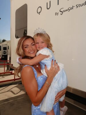 Lindsay Arnold Instagram - DISNEY NIGHT W/ MY PRINCESS 💙 it's time to VOTE for @ryleearnold1 and @scotthoying !! Text SCOTT to 21523 up to 10 times 🫶🏻
#dwts #dwtsvote #disneynight #dancingwiththestars