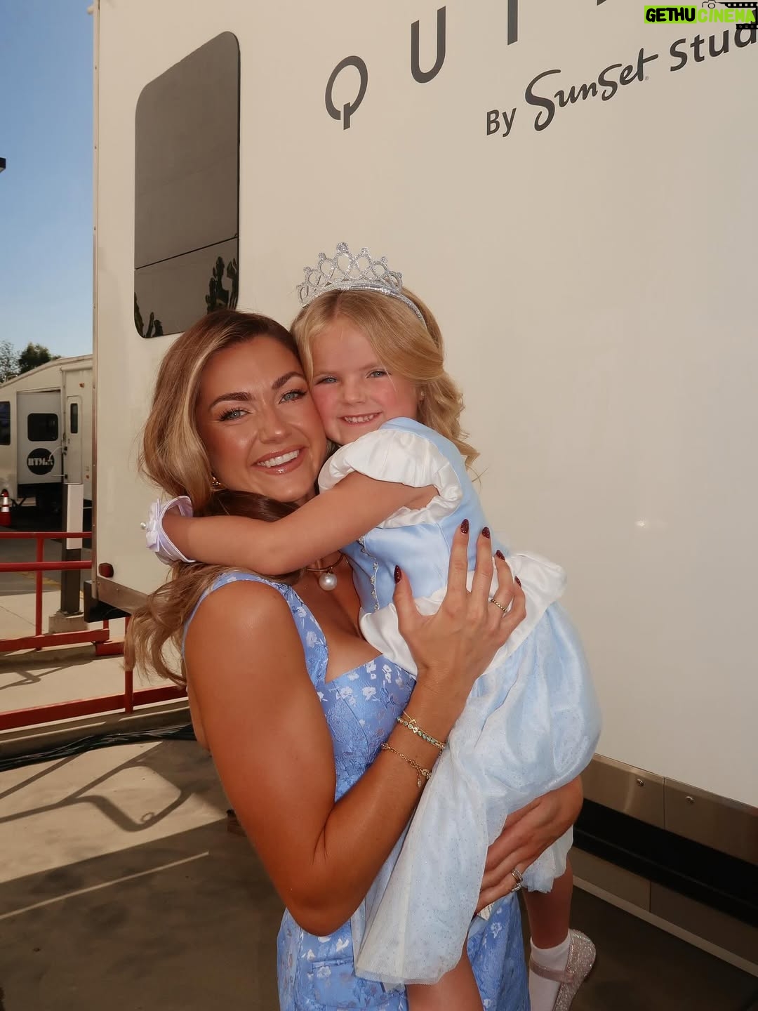 Lindsay Arnold - 207.1K Likes - DISNEY NIGHT W/ MY PRINCESS 💙 it's time to VOTE for @ryleearnold1 and @scotthoying !! Text SCOTT to 21523 up to 10 times 🫶🏻 

#dwts #dwtsvote #disneynight #dancingwiththestars