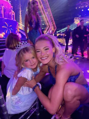 Lindsay Arnold Instagram - DISNEY NIGHT W/ MY PRINCESS 💙 it's time to VOTE for @ryleearnold1 and @scotthoying !! Text SCOTT to 21523 up to 10 times 🫶🏻
#dwts #dwtsvote #disneynight #dancingwiththestars