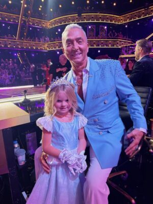 Lindsay Arnold Instagram - DISNEY NIGHT W/ MY PRINCESS 💙 it's time to VOTE for @ryleearnold1 and @scotthoying !! Text SCOTT to 21523 up to 10 times 🫶🏻
#dwts #dwtsvote #disneynight #dancingwiththestars