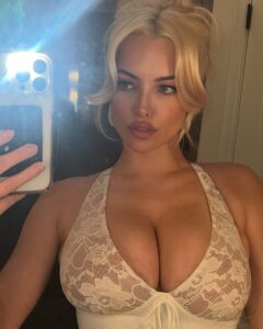 Actress Lindsey Pelas HD Photos and Wallpapers June 2025