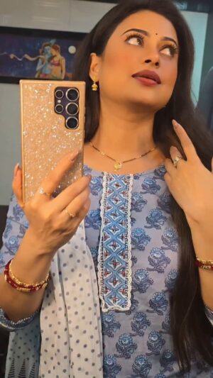 Lipi Mohapatra Instagram - The 90s Love ❤️ 
.
.
#lipi #instagram #reelkarofeelkaro #love #instalike #viralreels #lipimohapatra #reeitfeelit #instalook #fashion #mood #odiajhia #odiaactress #foryou #goodvibes #instagood #instamood #instareels #instlove #instgram #reeitfeelit #reelsinstagram #expression #explore #trending #explorepage #feelingblessed #obssesed