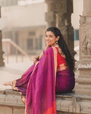 Lisha Chinnu Instagram - Honouring the light within and above ! Blessed by the Sun and divine energy !
.
.
Shot by @black_magic_creations
Saree @storiesinsilk
Jewellery @girltreasures_gt
Styled by @labelswarupa
Muah @joline_keziah_
#templeshoot #divine #soulful #sacredalignment #hope
#solareclipse2025 #fullmoonmagic #godfavchild