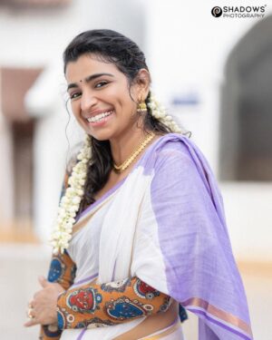 Lisha Chinnu Instagram - Onam shoot 🌺
.
.
Saree (brand) @the_nooll_company
Blouses @labelswarupa
Photographer @ajay_shadowsphotography @shadowsphotographyy
Muah @jay_chennai_makeupartist
Jewellery @girltreasures_gt