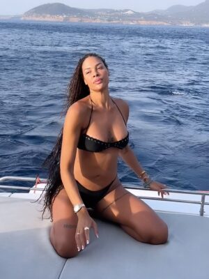 Liz Cambage Instagram - last boat day of another amazing summer 🥺❣️✨
