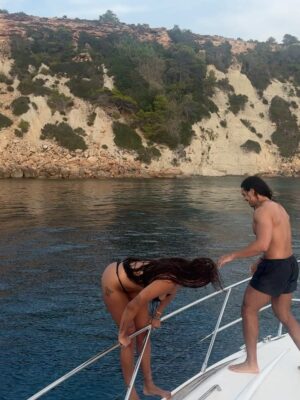 Liz Cambage Instagram - last boat day of another amazing summer 🥺❣️✨
