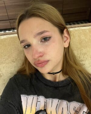 Liza Anokhina Instagram - I look beautiful even when I’m crying 💤