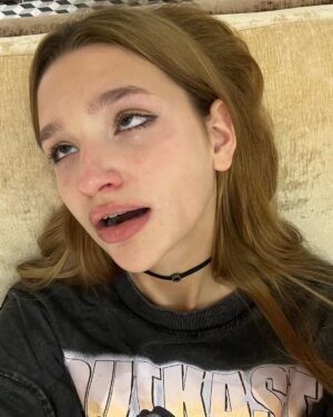 Liza Anokhina Instagram - I look beautiful even when I’m crying 💤
