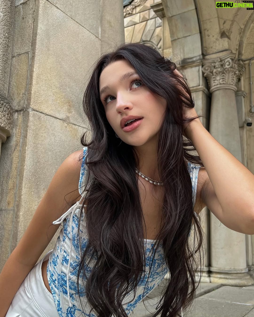 Liza Anokhina - 131.7K Likes - I want to be stupid and beautiful 😡💖