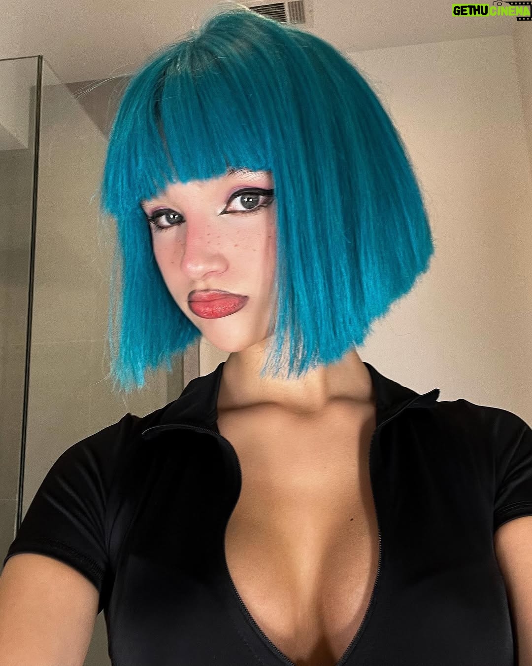 Liza Anokhina - 210.8K Likes - I’m back 🖤