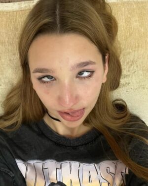 Liza Anokhina Instagram - I look beautiful even when I’m crying 💤