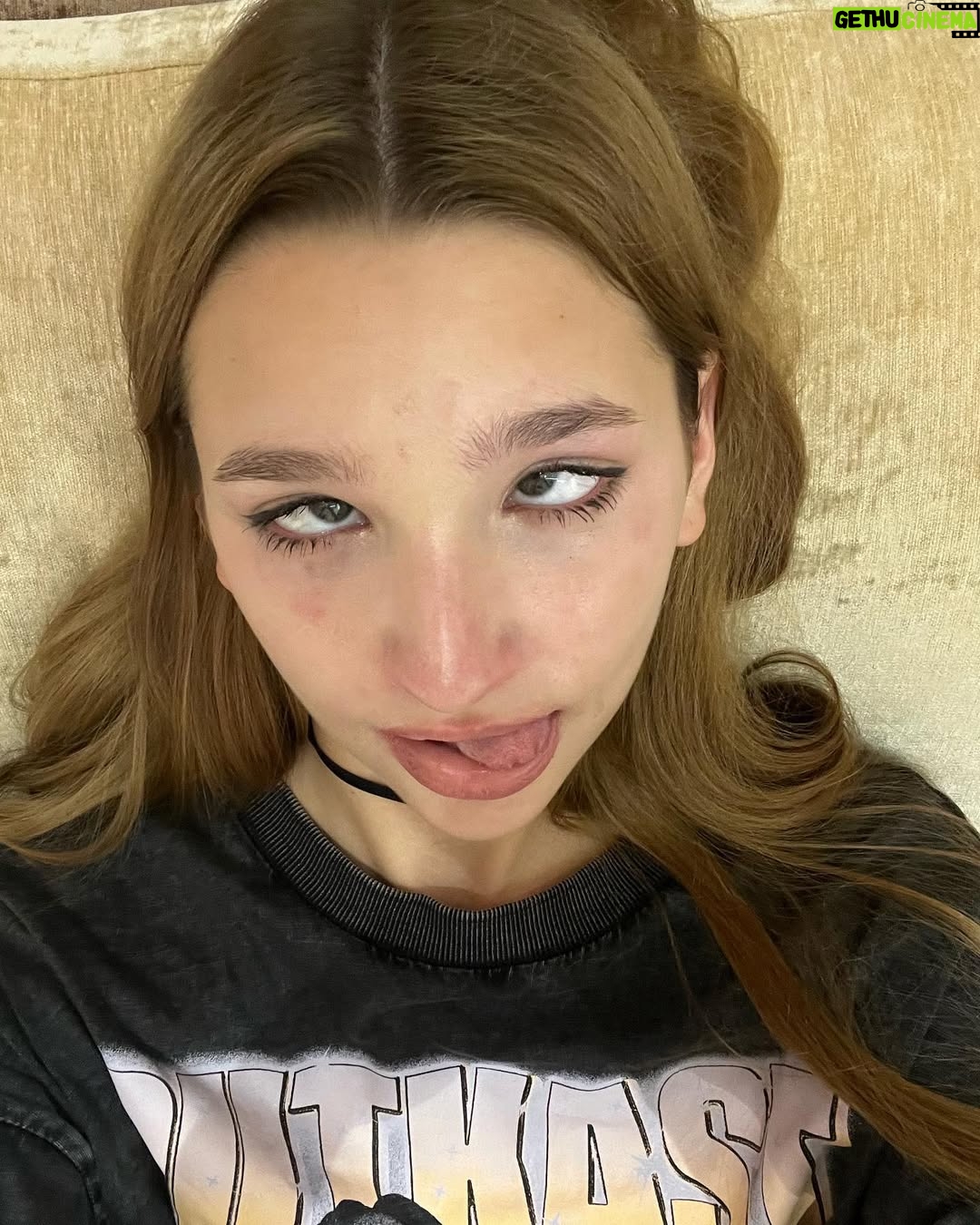 Liza Anokhina - 110K Likes - I look beautiful even when I’m crying 💤