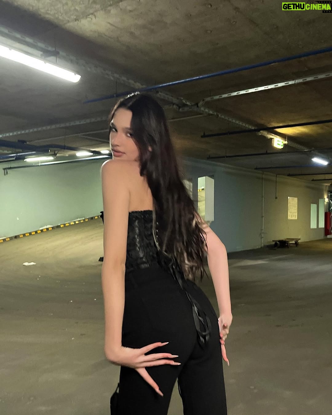 Liza Anokhina - 276.8K Likes - 