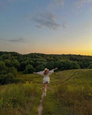 Liza Anokhina Instagram - Let’s just runaway together..?✨
