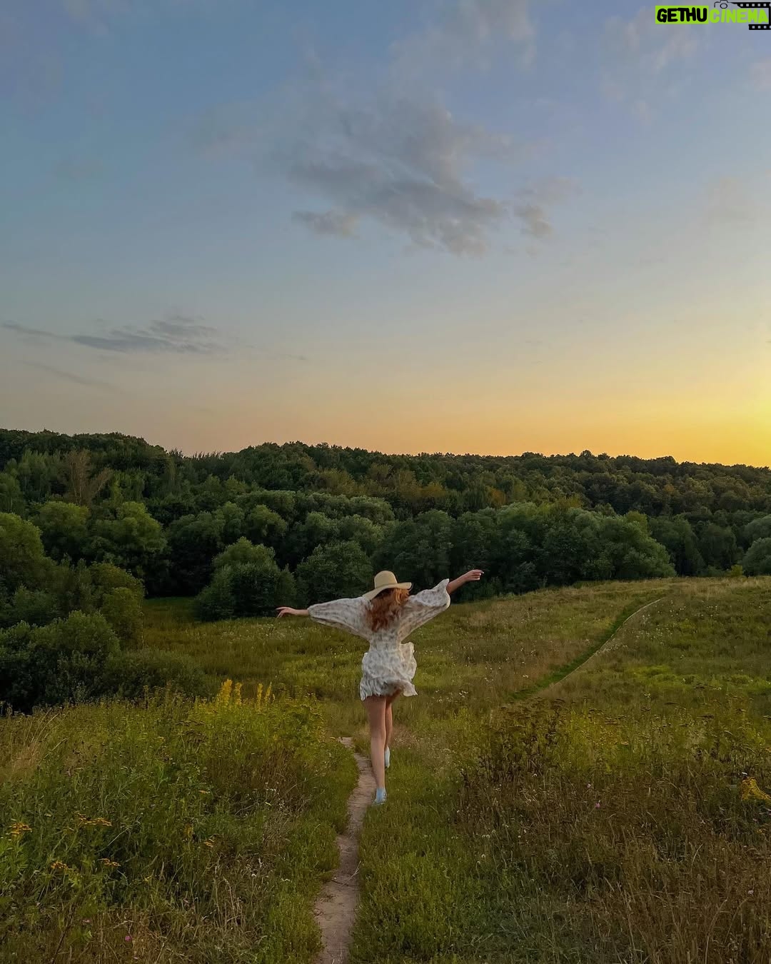 Liza Anokhina - 207.1K Likes - Let’s just runaway together..?✨